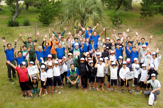 Removal of oenothera laciniata at the Ominato sea coast with the students of Ominato Elementary School